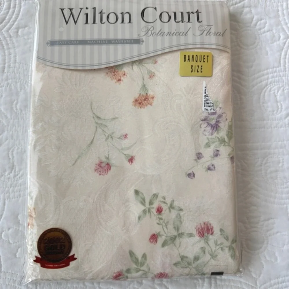 Wilton Court Botanical Floral Tablecloth‎ Rectangle 60x104 Cream Damask Banquet